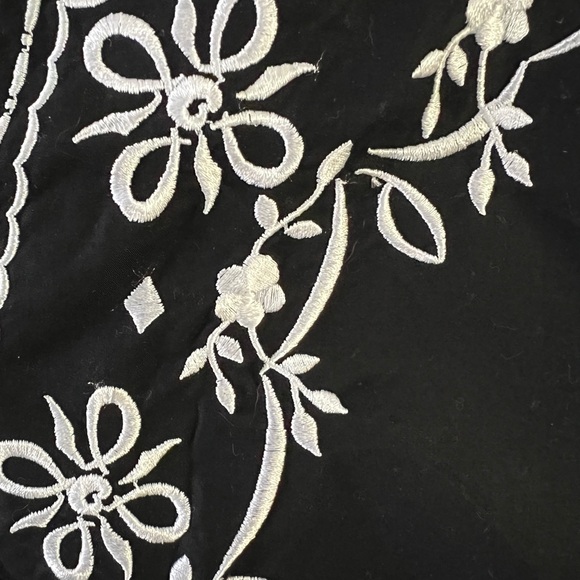 Embroidered split hem tunic - Picture 3 of 4